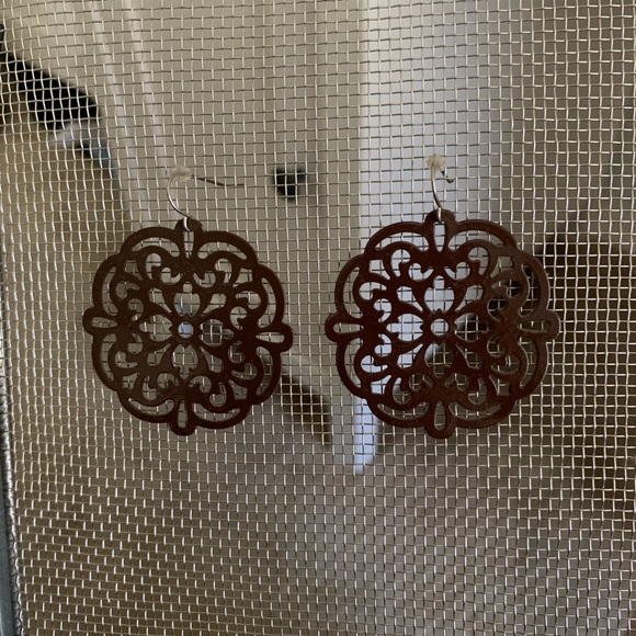 Dark brown earrings - Picture 2 of 3